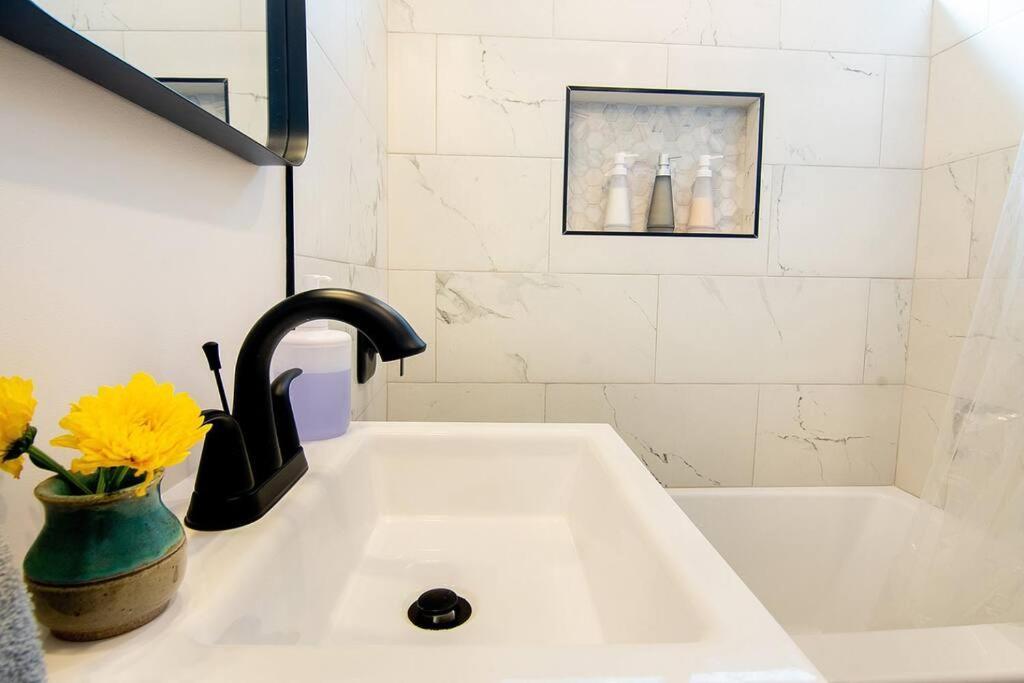 Beautiful 3 Bed 1 Bath Designer Home + Hot Tub 洛杉矶 外观 照片