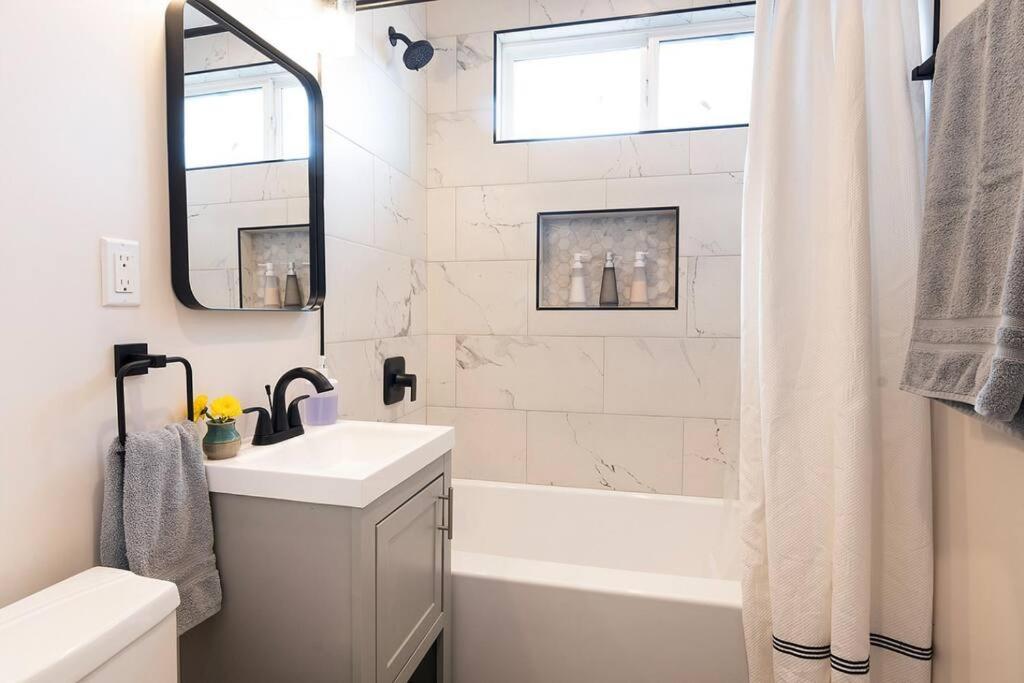 Beautiful 3 Bed 1 Bath Designer Home + Hot Tub 洛杉矶 外观 照片