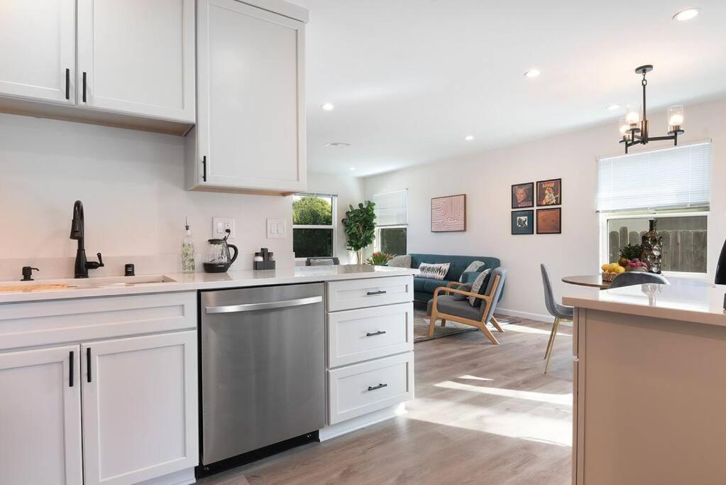 Beautiful 3 Bed 1 Bath Designer Home + Hot Tub 洛杉矶 外观 照片